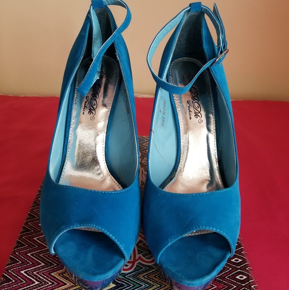 Women's DbDk Pumps Size 8 - Picture 4 of 7